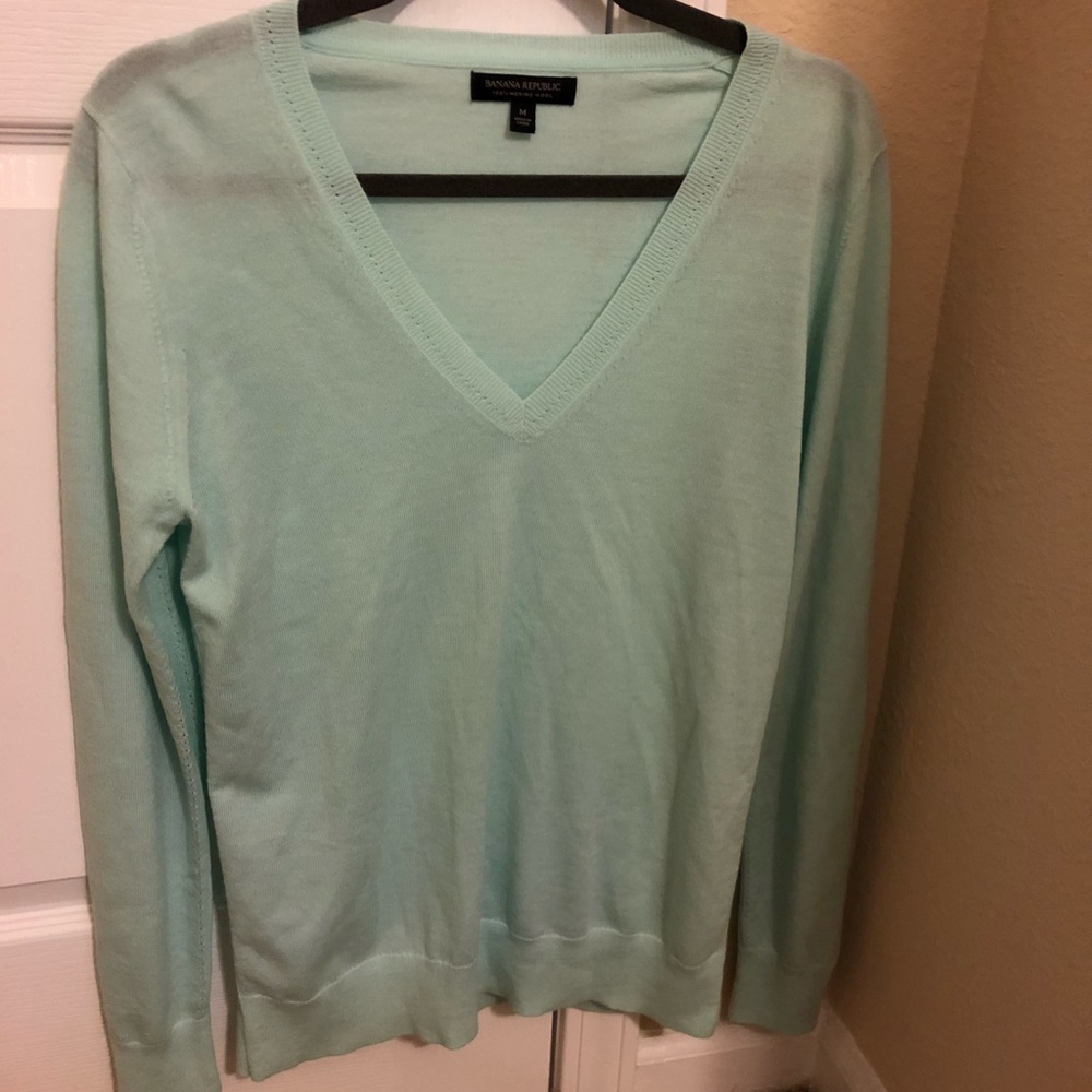100% merino wool sea foam Banana Republic sweater